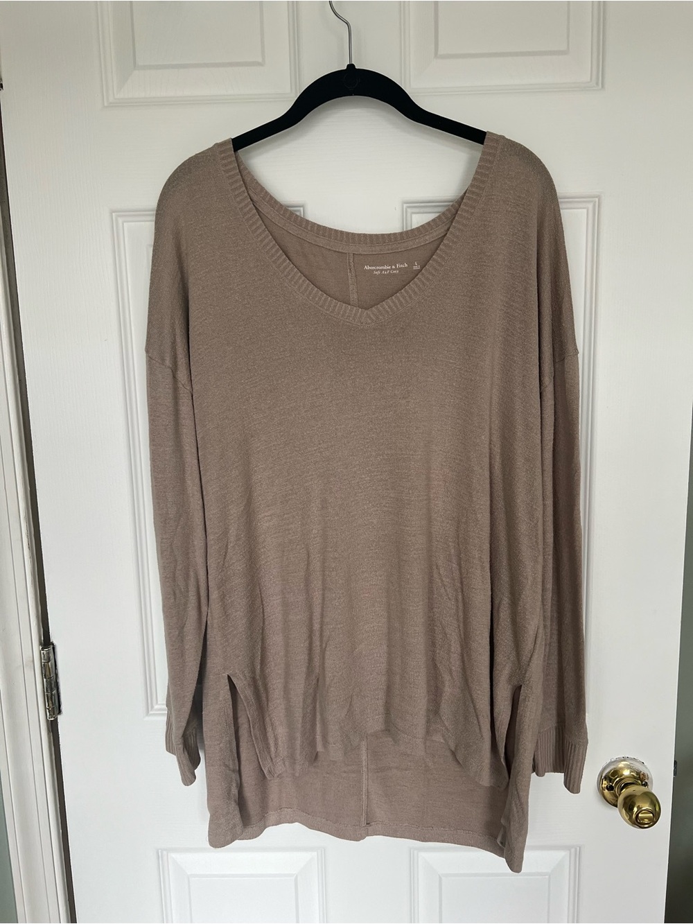 Abercrombie & Fitch Relaxed V-Neck Sweater in Taupe